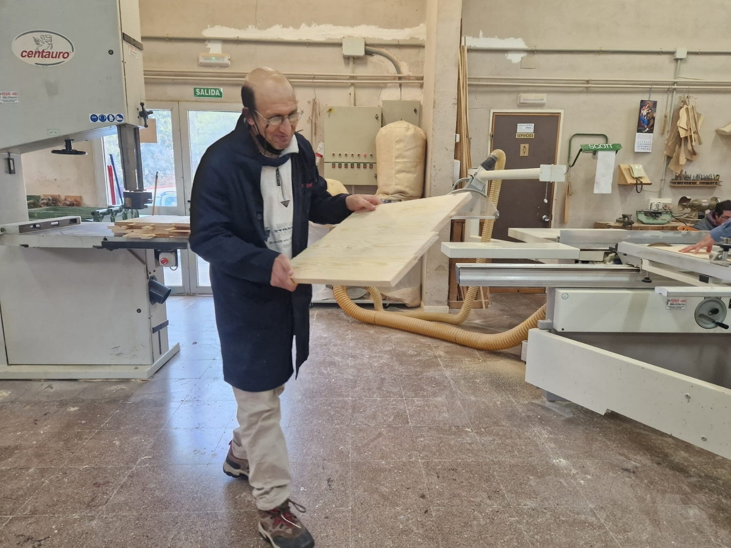 Nos ponemos manos a la obra en el taller; optimizando cada proceso con el fin de asegurar la máxima participación de nuestr@s artesan@s.